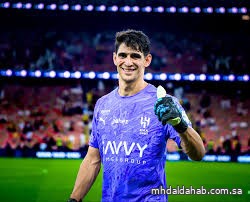 إنزاجي وبونو يتصدران جوائز الأفضل في دوري روشن