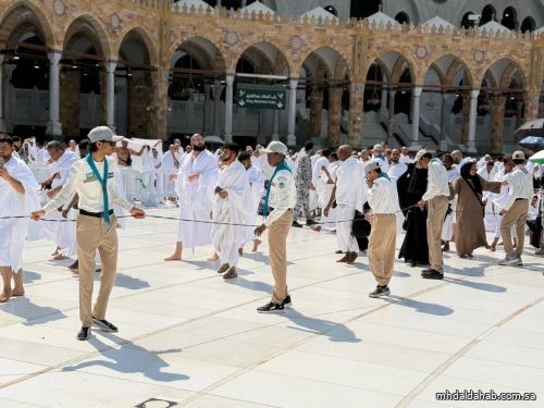 كشافة تعليم مكة يشاركون في تنظيم الحشود بالمسجد الحرام كشافة تعليم مكة يشاركون في تنظيم الحشود بالمسجد الحرام