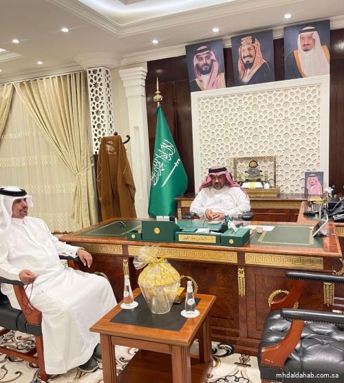 محافظ المهد يستقبل في مكتبه الشاعر شريف بن سمران العضيله