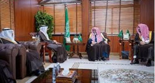 مفتي عام المملكة يستقبل وزير الحج ويشيد بجهود خدمة الحجاج والمعتمرين مفتي عام المملكة يستقبل وزير الحج ويشيد بجهود خدمة الحجاج والمعتمرين
