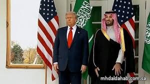 ولي العهد والرئيس الأميركي يلتقطان صورة تذكارية في البيت الأبيض قبل التوجّه إلى المكتب البيضاوي