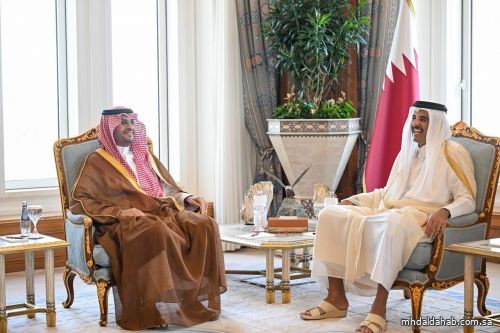 أمير قطر يستقبل الأمير تركي بن محمد ويبحث العلاقات الثنائية