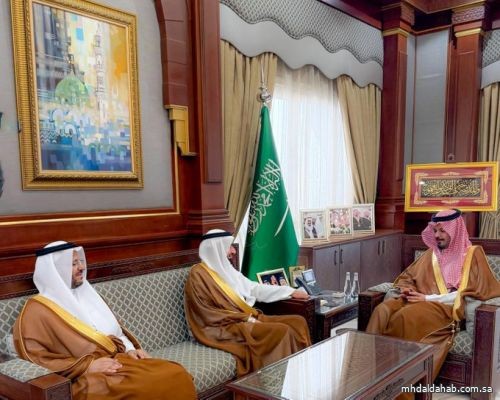 أمير منطقة المدينة المنورة يستقبل وزير الحج والعمرة أمير منطقة المدينة المنورة يستقبل وزير الحج والعمرة