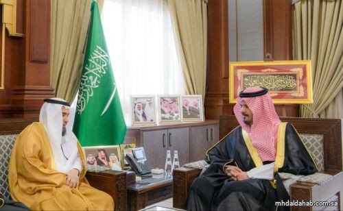 سمو أمير منطقة #المدينة_المنورة #سلمان_بن_سلطان يستقبل رئيس مجلس إدارة جمعية ساعي الخيرية للخدمات القانونية بالمنطقة