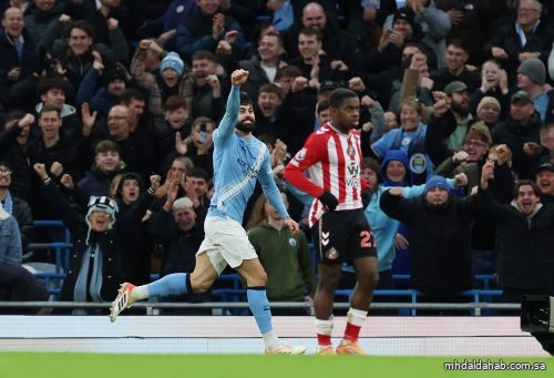 سيتي يهزم سندرلاند بثلاثية ويقلص الفارق مع آرسنال لنقطتين