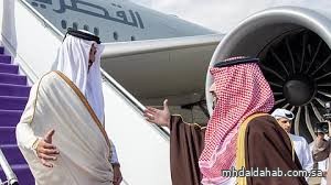أمير قطر يصل إلى الرياض وفي مقدمة مستقبليه ولي العهد