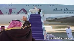 أمير قطر يغادر الرياض وولي العهد في مقدمة مودعيه
