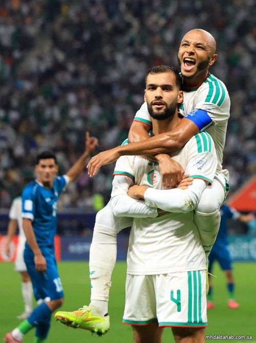 الجزائر تنتزع صدارة مجموعتها بالفوز على العراق في كأس العرب الجزائر تنتزع صدارة مجموعتها بالفوز على العراق في كأس العرب