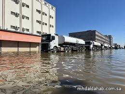 بلدية ينبع تواصل جهودها الميدانية المكثفة للتعامل مع الحالة المطرية وضمان انسيابية المرور بلدية ينبع تواصل جهودها الميدانية المكثفة للتعامل مع الحالة المطرية وضمان انسيابية المرور