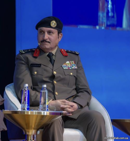 الفريق البسامي يصدر قرارات ترقية (1911) فردًا من منسوبي الأمن العام