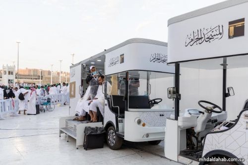 الحرم المكي يوفّر خدمة التحلّل من النسك مجانًا في ساحات المسجد الحرام