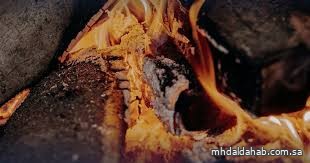 الدفاع المدني يحذر من "5 مخاطر قاتلة" لاستخدام الفحم والحطب داخل المنازل