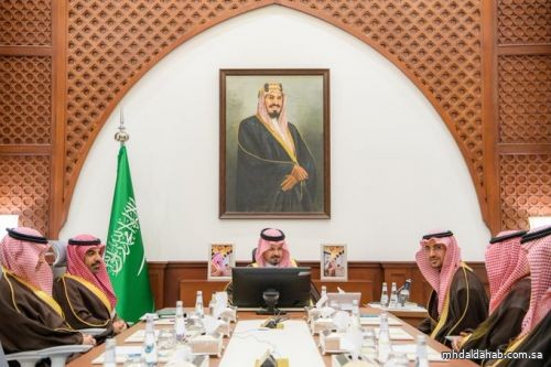 أمير منطقة المدينة المنورة يطلع على عرض "أداء" لقياس أداء الأجهزة والخدمات الحكومية بالمنطقة