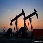 النفط يرتفع مع تقلص مخزونات الخام الأمريكية